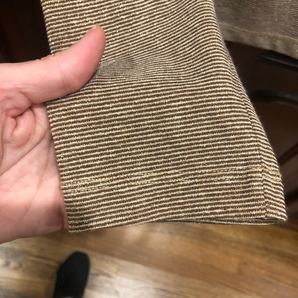 2/$30 Chico’s Taupe Textured Top Gathered Scoop Neck 3/4 Sleeve Blouse Sz 1 (M) - Picture 5 of 10